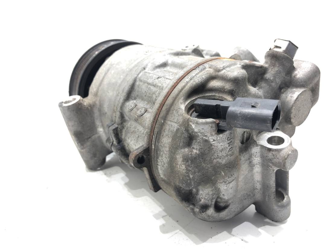 Компрессор кондиционера Volkswagen Golf 7 5Q0820803 — фото детали 4