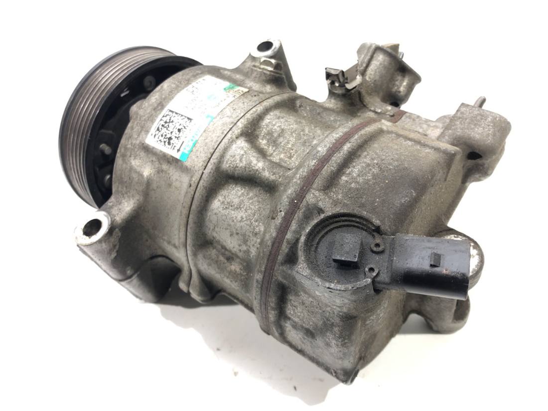 Компресор кондиціонера Volkswagen Golf 6 5K0820803C — фото деталі 3