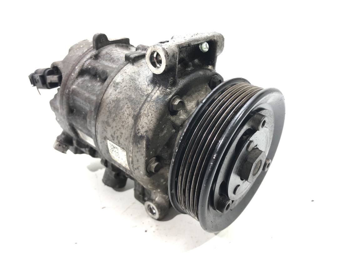 Компресор кондиціонера Volkswagen Golf 7 5Q0820803