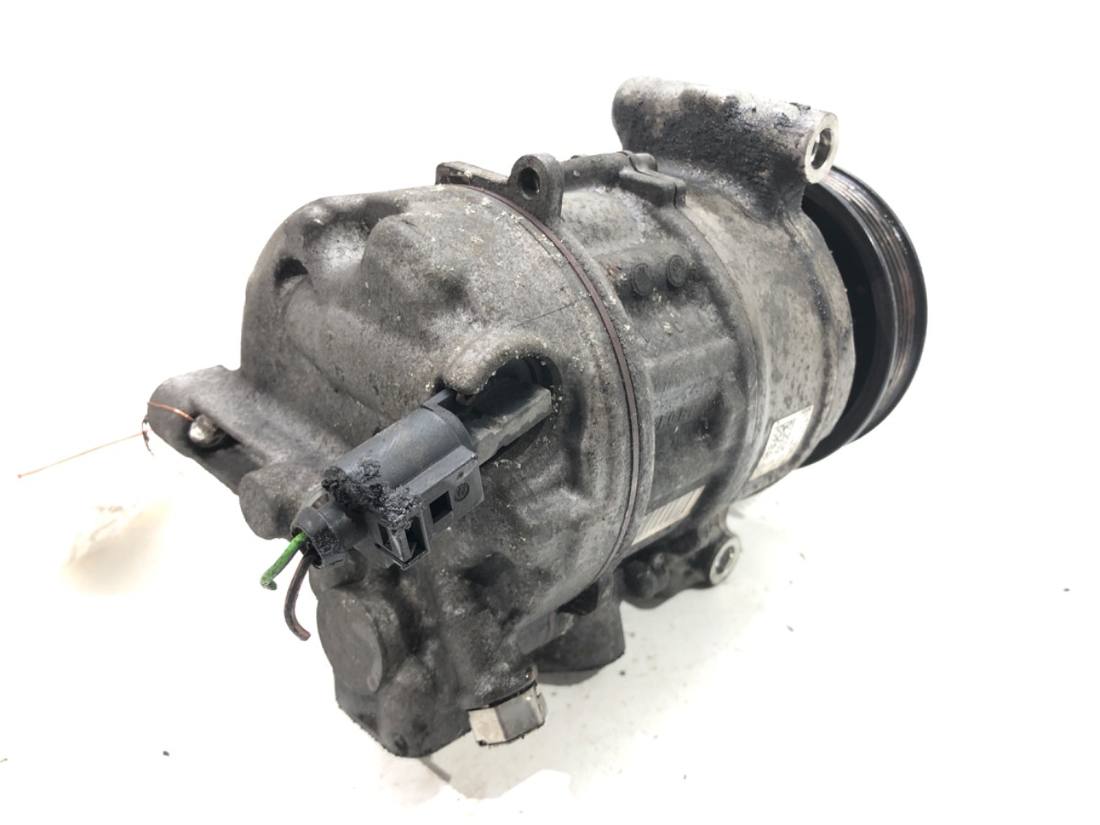 Компресор кондиціонера Volkswagen Golf 7 5Q0820803 — фото деталі 2