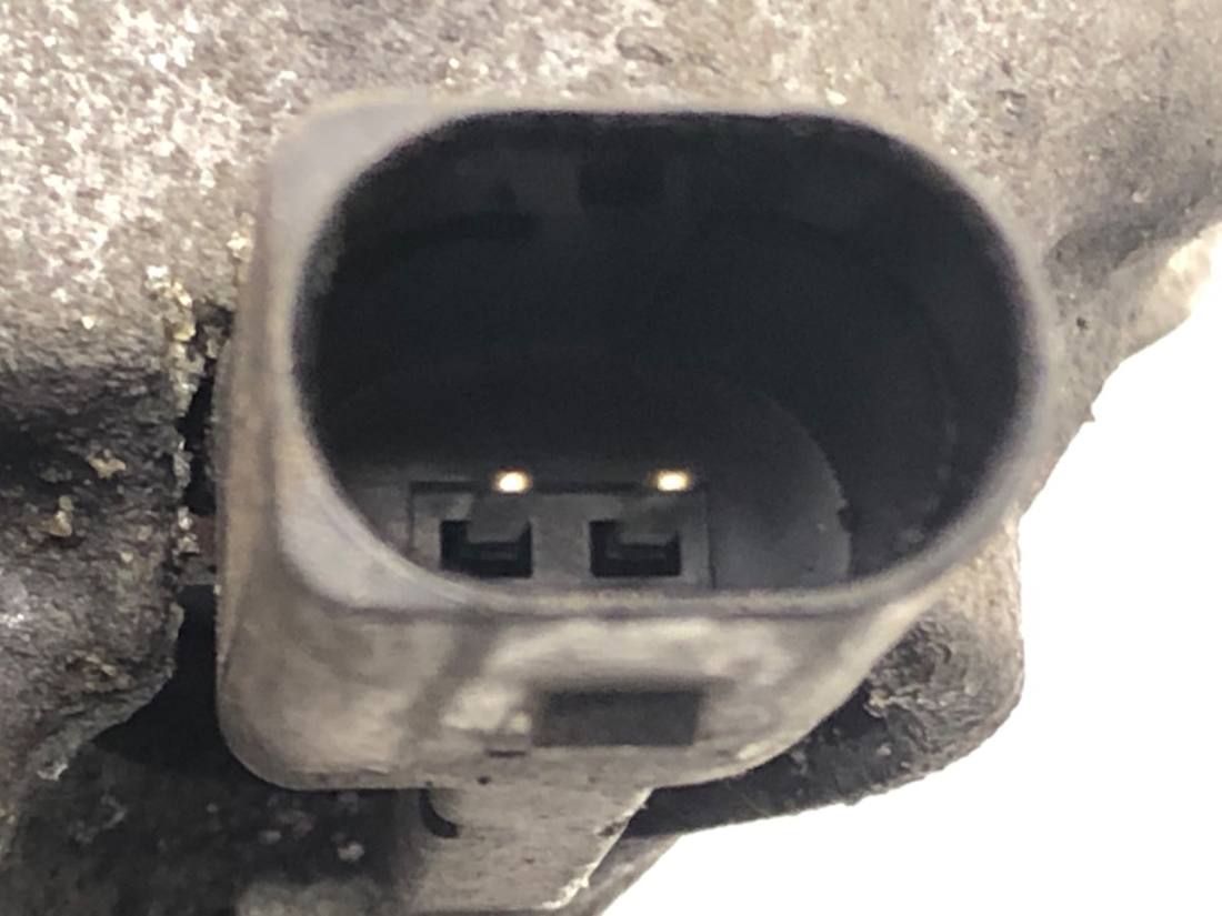 Компресор кондиціонера Volkswagen Golf 7 5Q0820803 — фото деталі 6