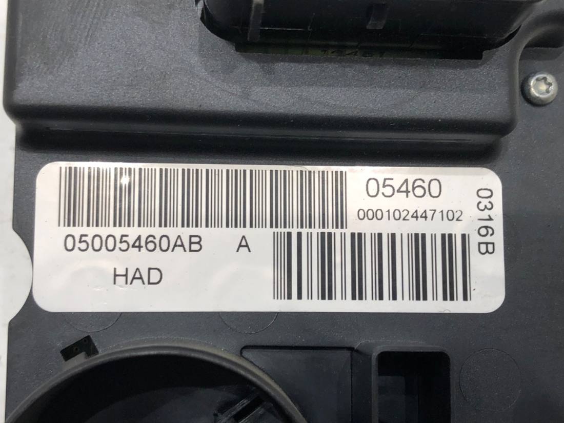 Блок керування пічкою клімат Chrysler Pacifica 05005460AB — фото деталі 5